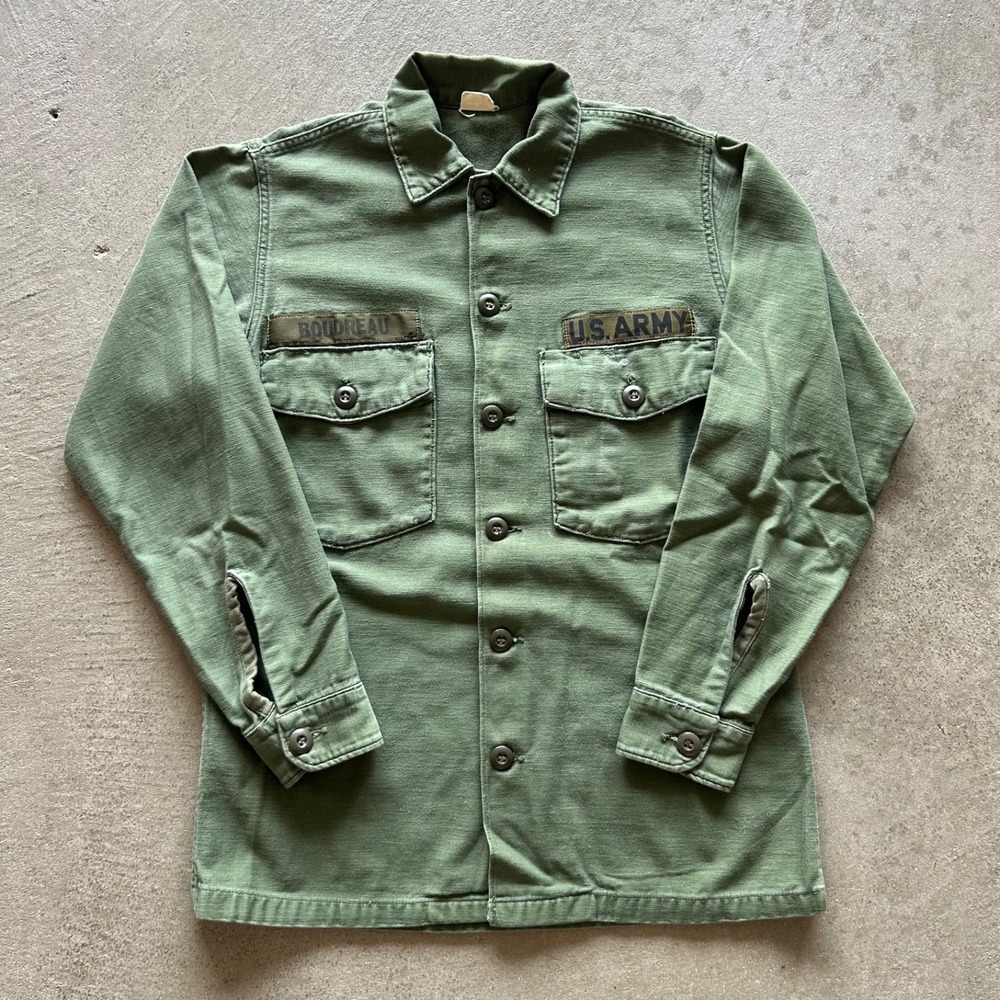 Vintage 70s US Military OG 107 Shirt Size Medium Green Sateen Army Patch Button